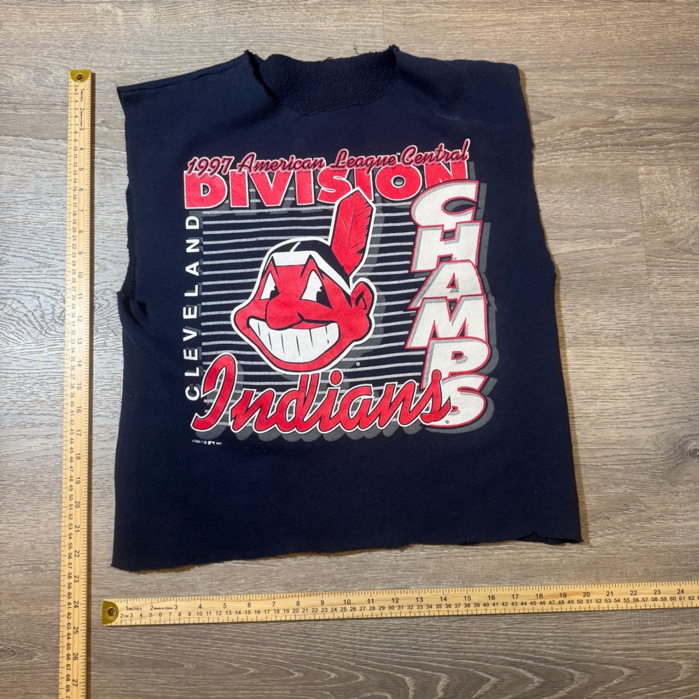 1997 Cleveland Indians Chopped crew neck - Picture 2 of 3